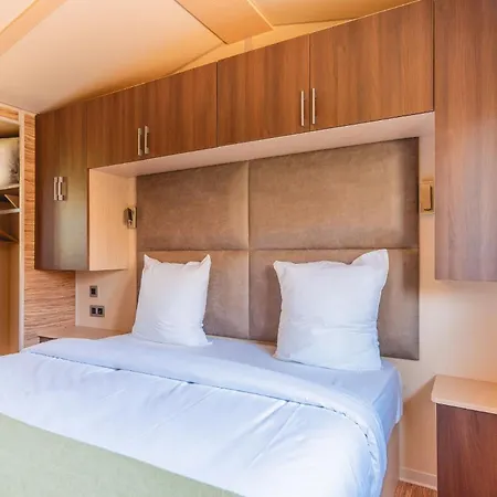 Kon Tiki Resort *